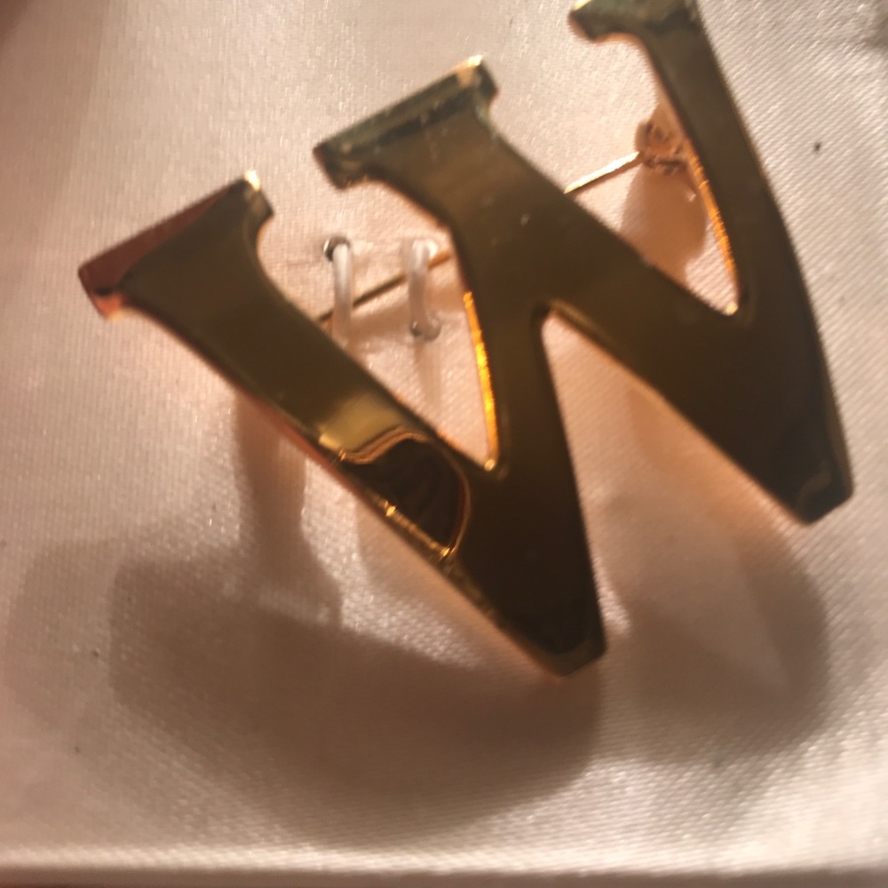 Ann Klein W pin in gold filled New